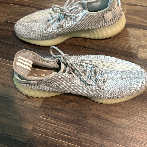 Yeezy Yeshaya - Picture 9 of 11